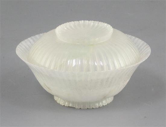 A Chinese Mughal style white jade bowl and cover, late 19th/early 20th century, 11.3cm